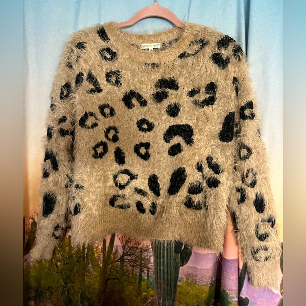 Woven Heart Cozy Leopard Crew Neck Sweater 🌵Small